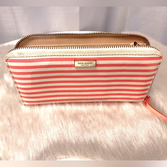 Kate Spade Large Wallet - Picture 1 of 4
